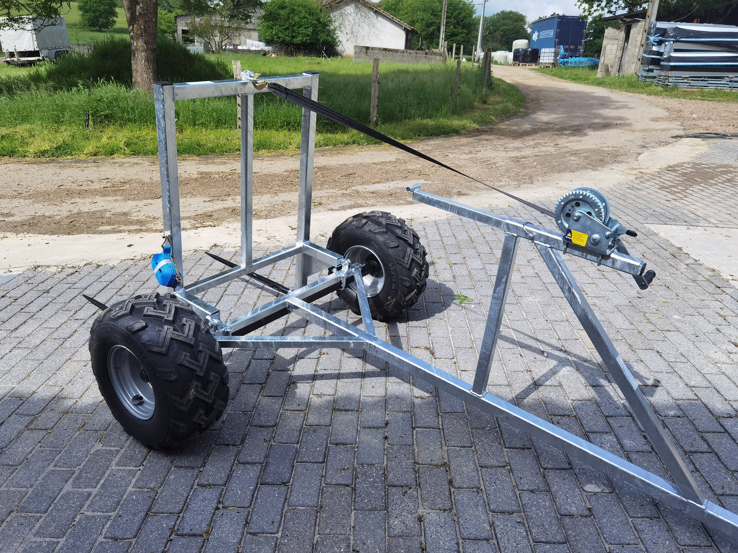Transporteur a balles de foin