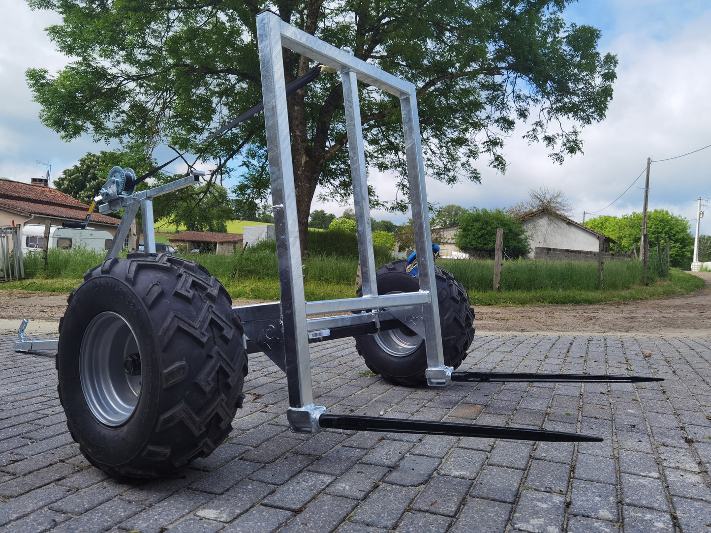Transporteur a balles de foin