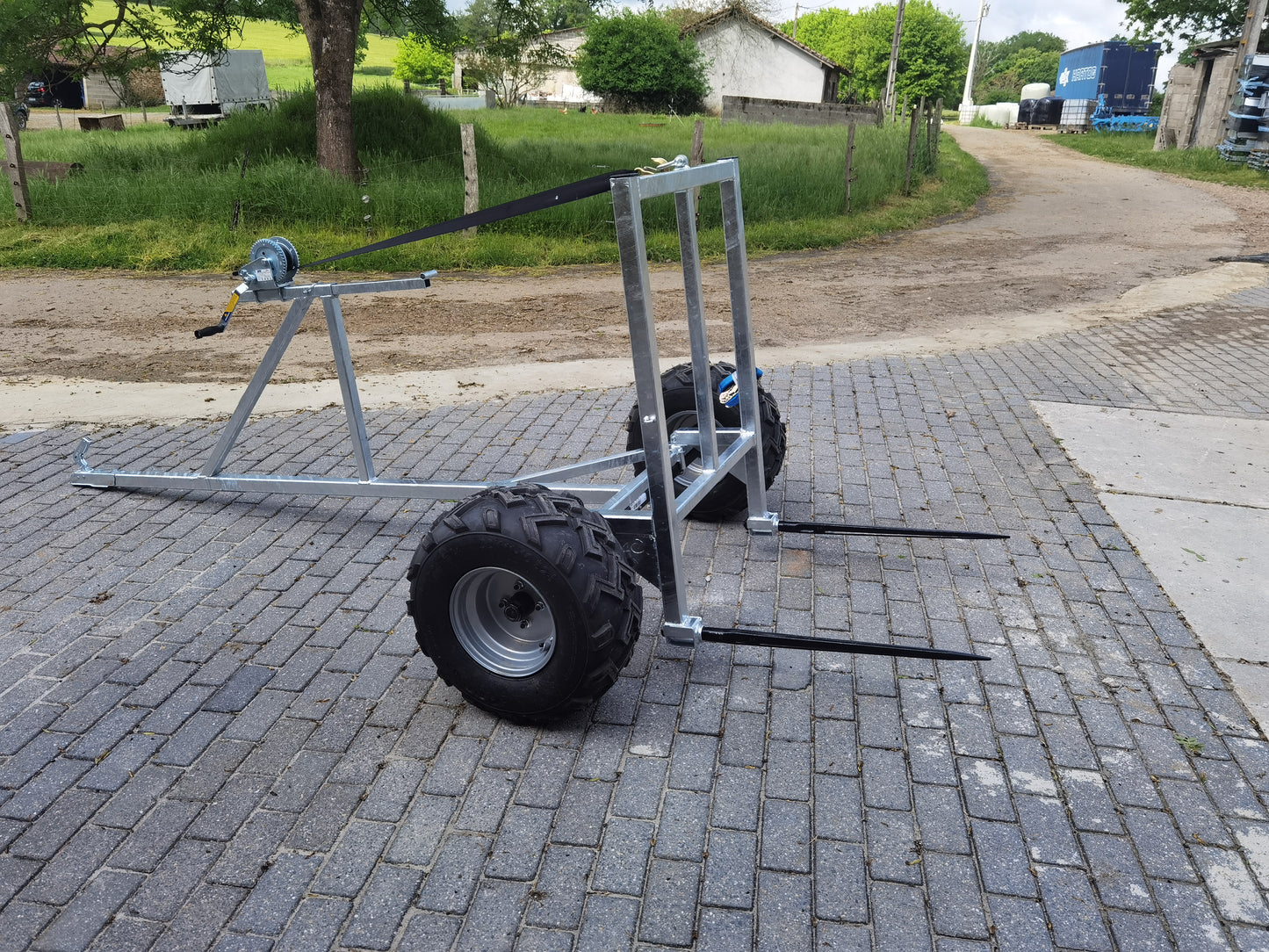 Transporteur a balles de foin