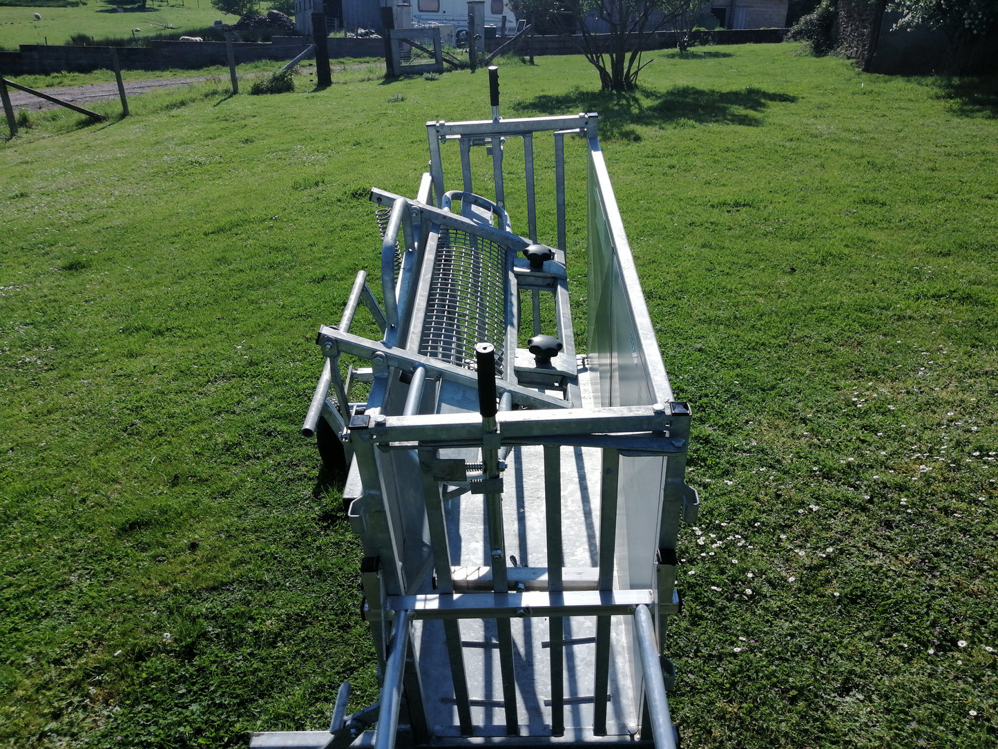 Cage de retouenement laterale